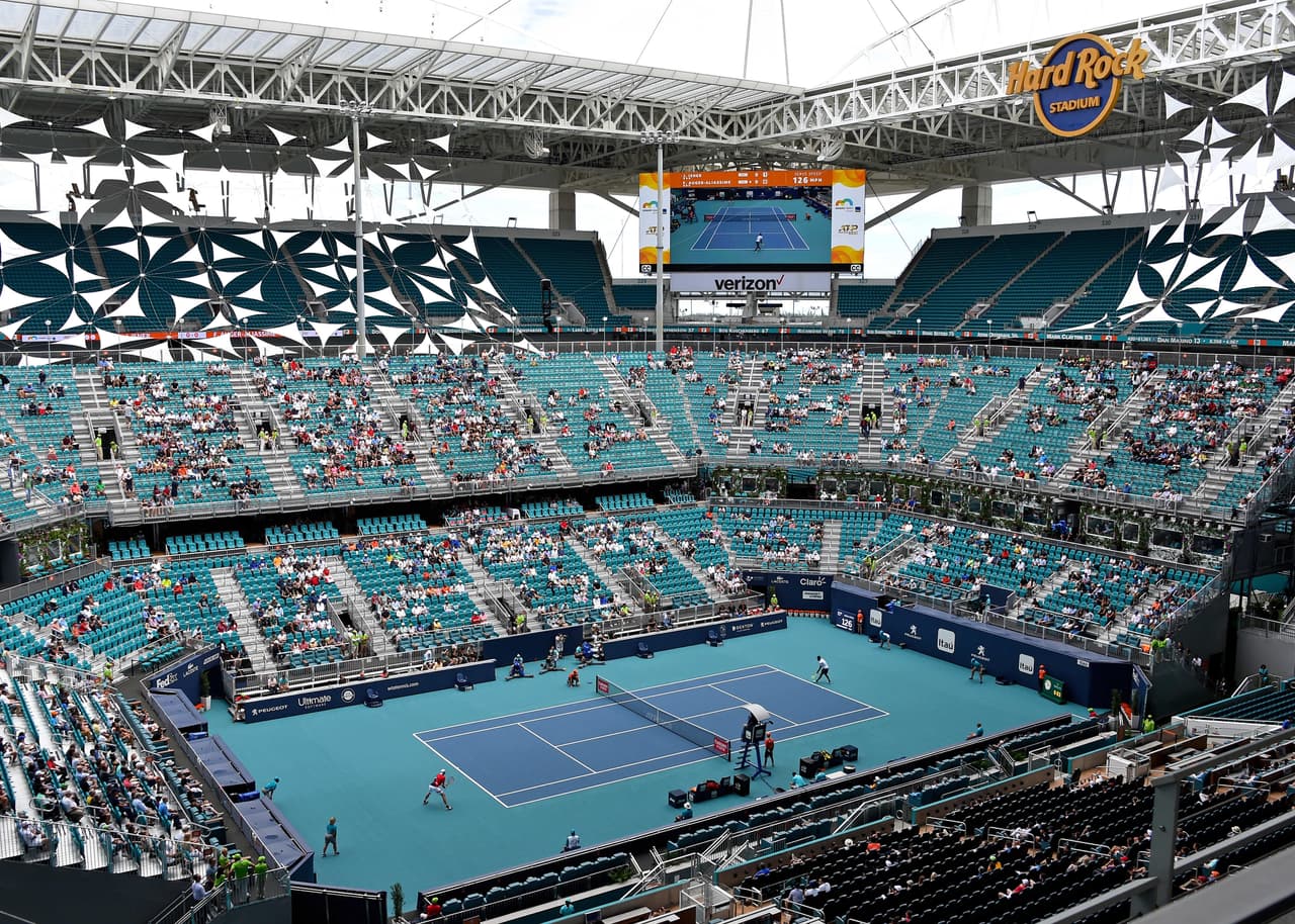 Sin embargo, ha habido críticas por las bajas asistencias a los partidos dentro del Hard Rock Stadium que sirve como cancha principal del Miami Open 2019.