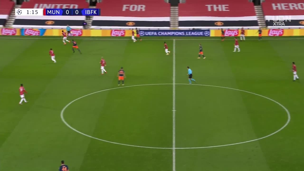 ¡TIRO ATAJADO! disparo por Marcus Rashford.