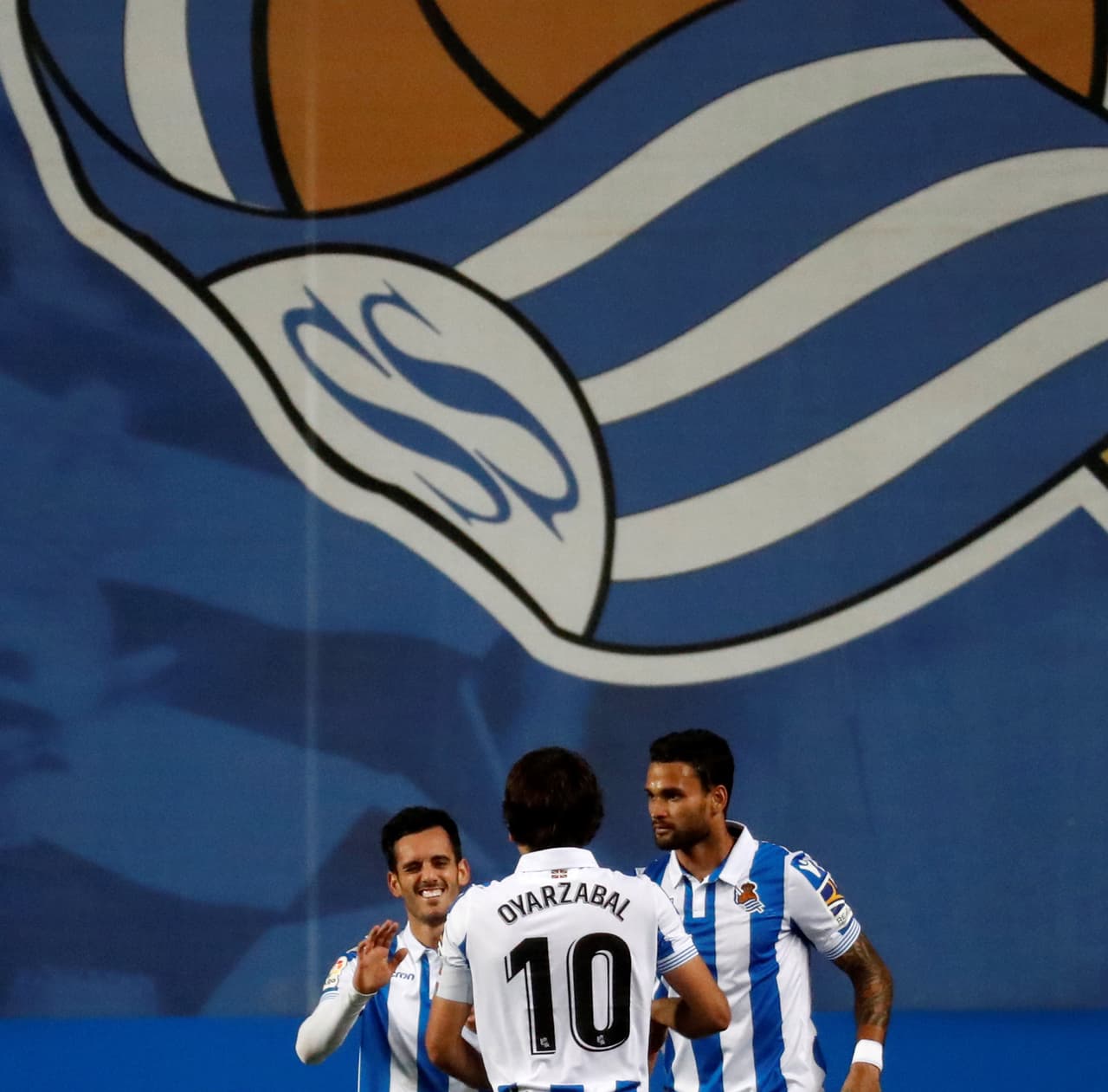 Real Sociedad derrotó 2-1 Betis en la Jornada 30 de la Liga de España en el estadio de Anoeta, en San Sebastián, donde los mexicanos del visitante no pudieron evitar la derrota.