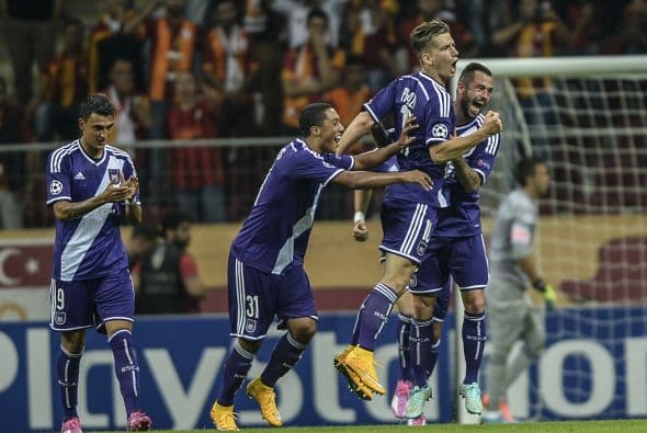 Dennis Praet puso al frente al equipo de Bélgica con un gran remate al minuto 52 de tiempo corrido. Todo parecía indicar que los visitantes saldrían con los 3 puntos.