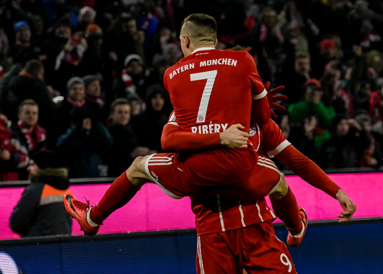 Triunfo de Bayern Munich 2-1 contra Schalke que deja al líder con 56 puntos en Bundesliga, 18 más que el Leipzig, segundo de la clasificación.