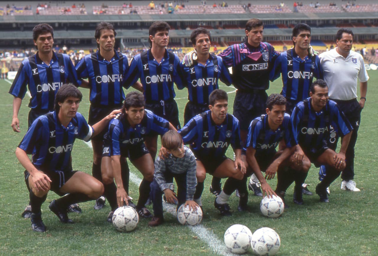 Como jugador, además de Coyotes y Tecos, también me puse las camisetas de, Santos, Querétaro, Toros Neza y mi amor futbolístico: el Atlante.