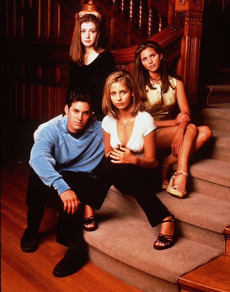 Buffy la Cazavampiros tuvo a Gellar como protagonista durante siete temporadas, viendo su fin en el 2003.