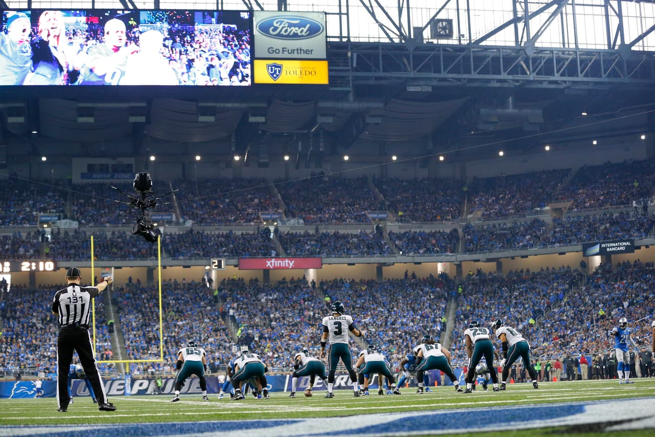 Los Eagles recibieron su primer descalabro en su historia en Día de Acción de Gracias, y los Lions fueron los culpables. Aquí las mejores tomas del duelo que quedó con marcador de 45-14.