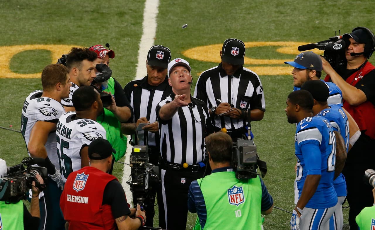 Los Eagles recibieron su primer descalabro en su historia en Día de Acción de Gracias, y los Lions fueron los culpables. Aquí las mejores tomas del duelo que quedó con marcador de 45-14.