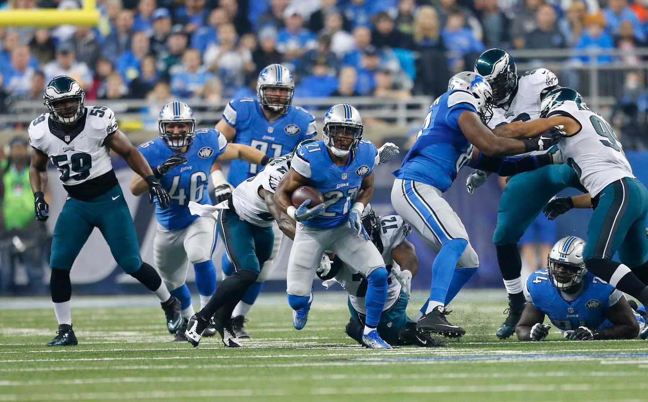 Los Eagles recibieron su primer descalabro en su historia en Día de Acción de Gracias, y los Lions fueron los culpables. Aquí las mejores tomas del duelo que quedó con marcador de 45-14.