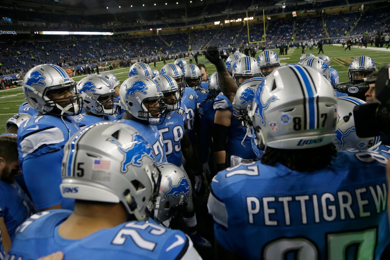 Los Eagles recibieron su primer descalabro en su historia en Día de Acción de Gracias, y los Lions fueron los culpables. Aquí las mejores tomas del duelo que quedó con marcador de 45-14.
