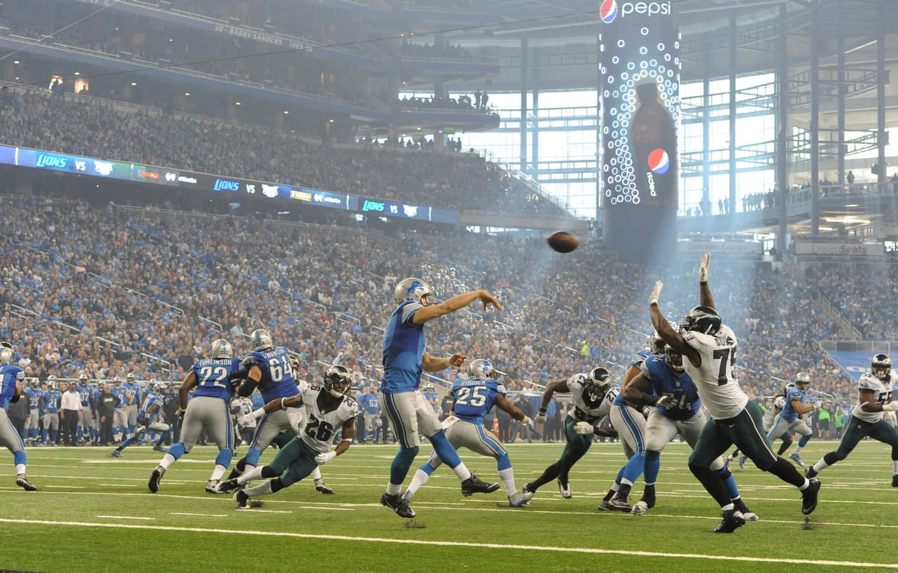 Los Eagles recibieron su primer descalabro en su historia en Día de Acción de Gracias, y los Lions fueron los culpables. Aquí las mejores tomas del duelo que quedó con marcador de 45-14.