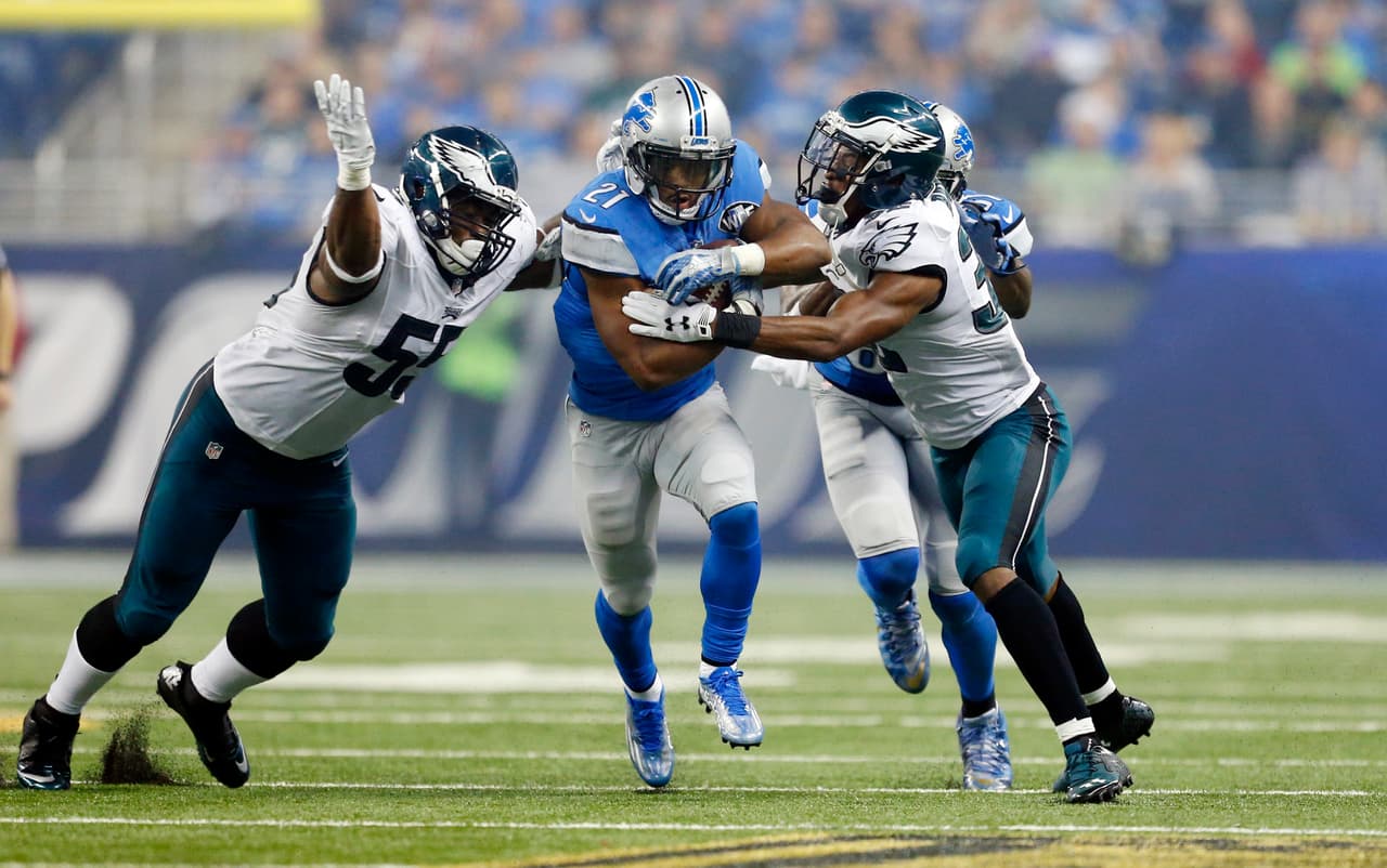 Los Eagles recibieron su primer descalabro en su historia en Día de Acción de Gracias, y los Lions fueron los culpables. Aquí las mejores tomas del duelo que quedó con marcador de 45-14.