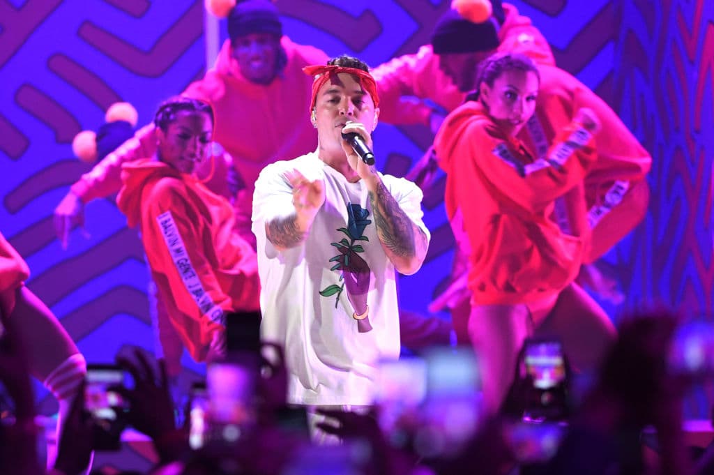 J Balvin se convirtió en el artista latino que más números ha conseguido en la famosa cartelera.
<br>
