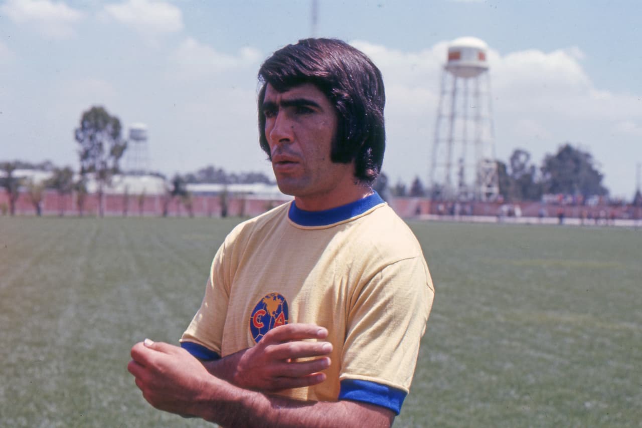 En la historia azulcrema, Carlos Reinoso (1970-1979), es uno de los mejores extranjeros. Defendió la camiseta a muerte, y también su número ocho en la espalda.