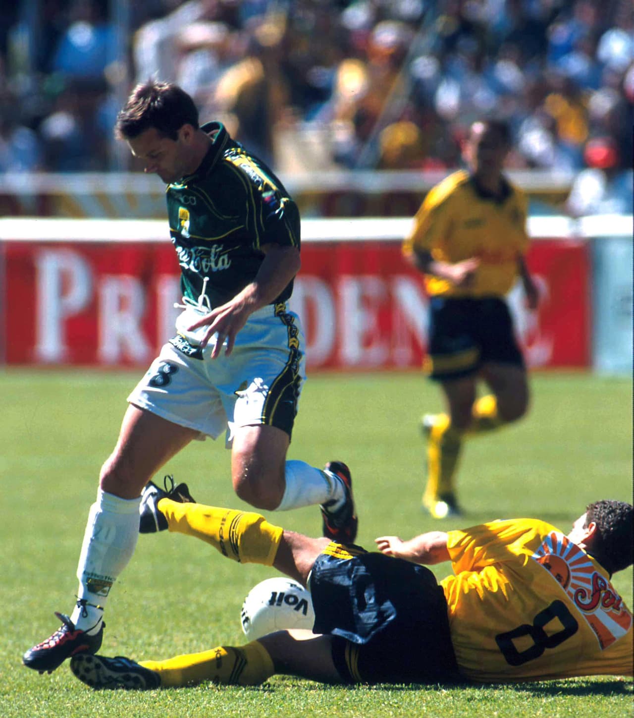 El goleador Eric Wynalda jugó con el Team USA las Copas del Mundo de Italia 1990, Estados Unidos 1994 y Francia 1998. En 1999 llegaría al León, donde solamente jugó cinco partidos de liga y no metió goles.