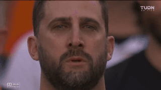 ¡Hasta las lágrimas! Jugadores y coach de Eagles lloran en el himno