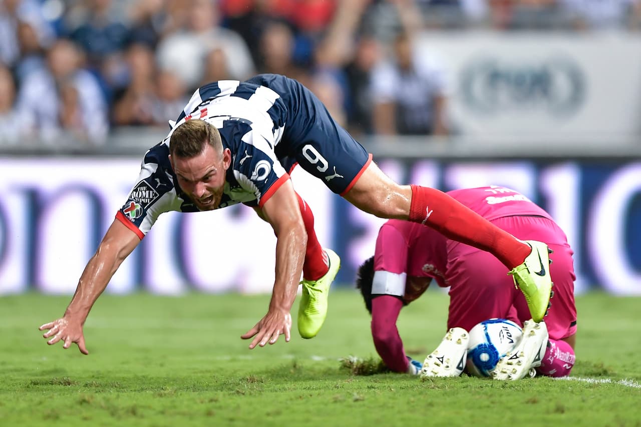 Diego Alonso no le asegura minutos a Vincent Janssen