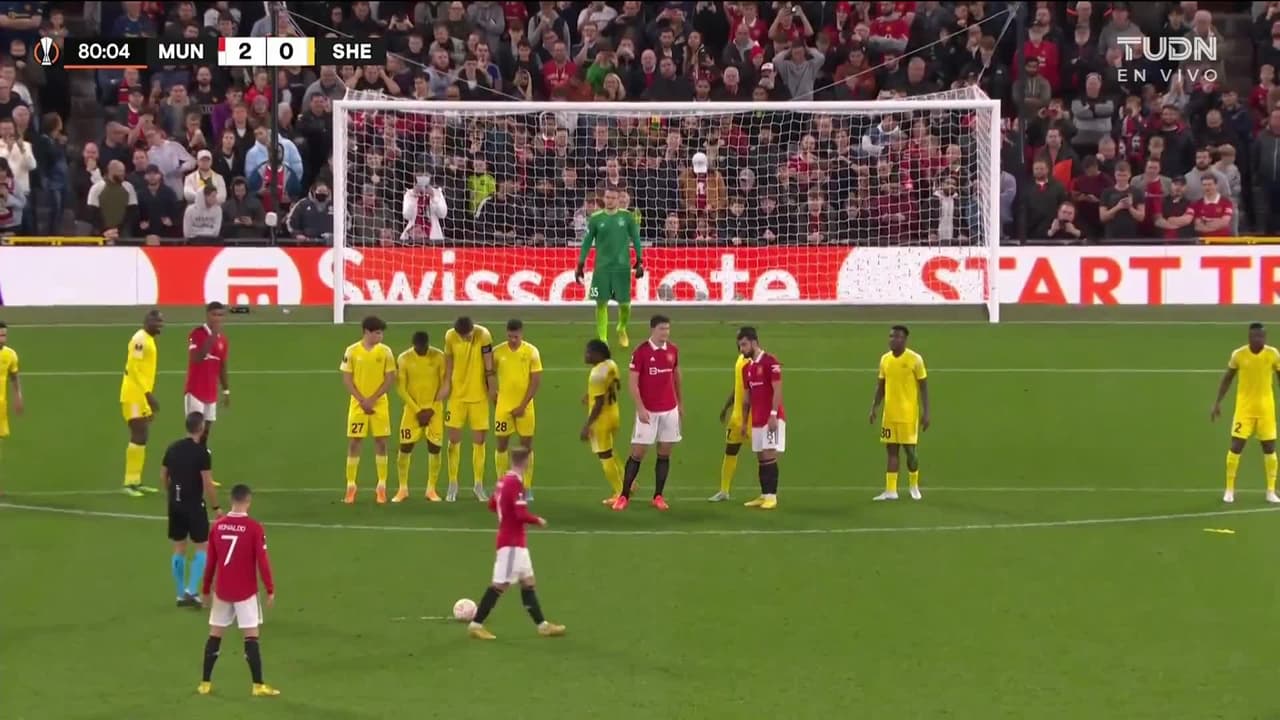 ¡GOL!  anota para Manchester United. Cristiano Ronaldo