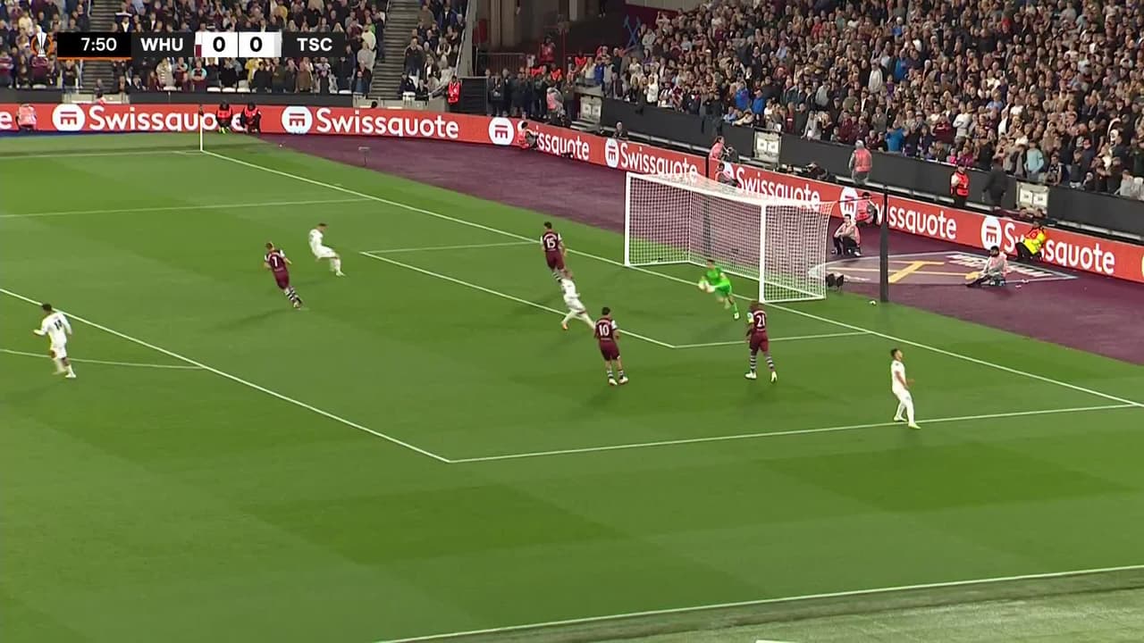 ¡TIRO ATAJADO! disparo por Sasa Jovanovic.