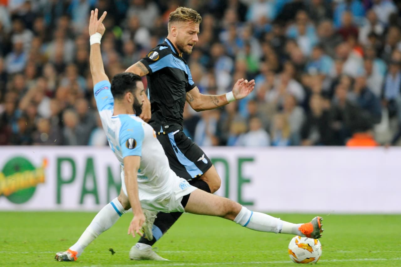 Adil Rami fue despedido del Olympique Marsella por fingir una lesión para participar en un reality show.