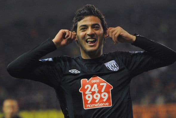 Carlos Vela tuvo que picar piedra por varios clubes antes de establecerse con la Real Sociedad. El Arsenal lo mantuvo prestado en la liga de ascenso en España como el Salamanca y con el Osasuna en Primera División.