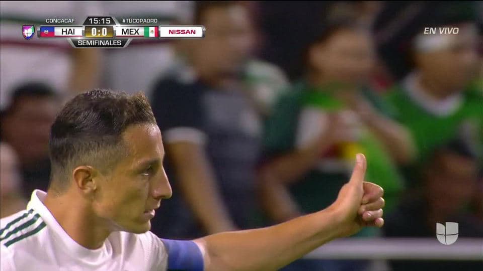 Tiro desviado de Andrés Guardado