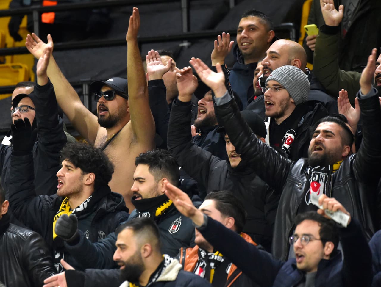 En 12 minutos, Diogo Jota logra un hat-trick que le dio la victoria al Wolverhampton ante Besiktas. Dendonker sella victoria conun cuarto gol para los Wolves y Raúl Jiménez se pierde encuentro al estar suspendido por tarjetas acumuladas.