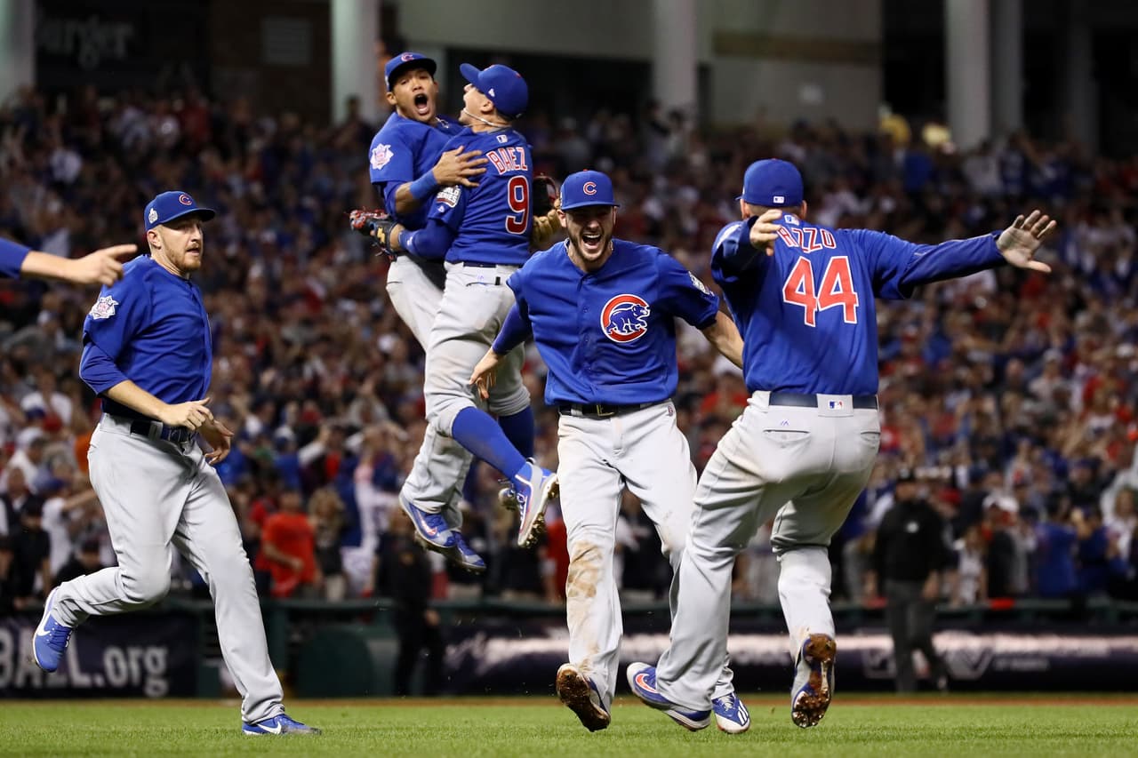 Imposible dejar pasar el hecho más histórico en la historia del béisbol en los últimos 108 años: el triunfo de los Chicago Cubs en la Serie Mundial, una fiesta gigante.