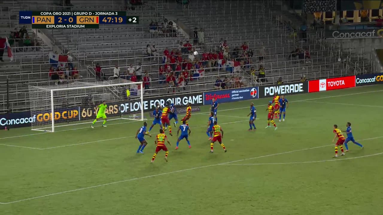 ¡TIRO ATAJADO! disparo por Regan Charles-Cook.