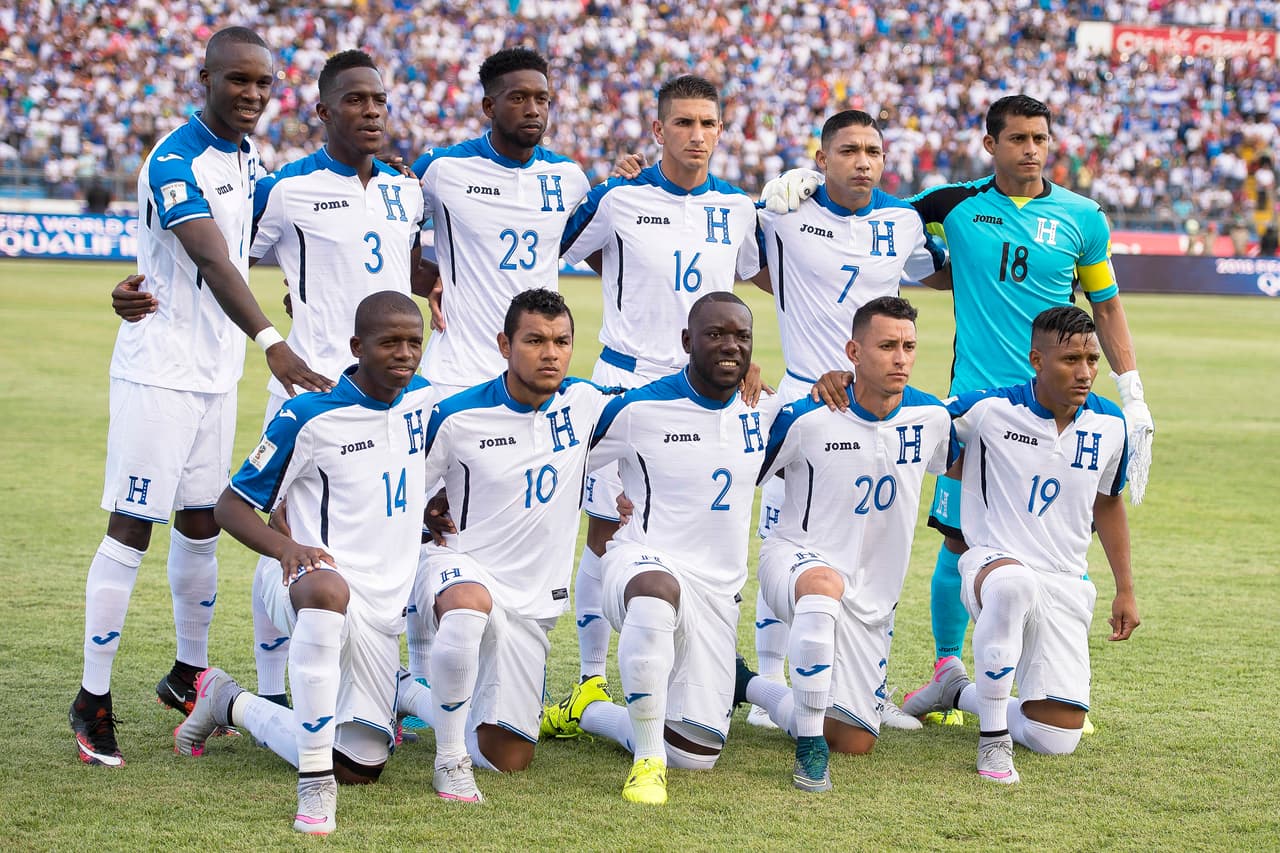 Rubilio Castillo: El delantero de los Catrachos no generó peligro alguno en el arco mexicano se notó muy perdido en el ataque debido a que los mediocampistas no le surtieron de balones. al igual que su compañero en la parte de arriba Erick Portillo, quien abandonó el juego. Calificación de los dos atacantes 5.