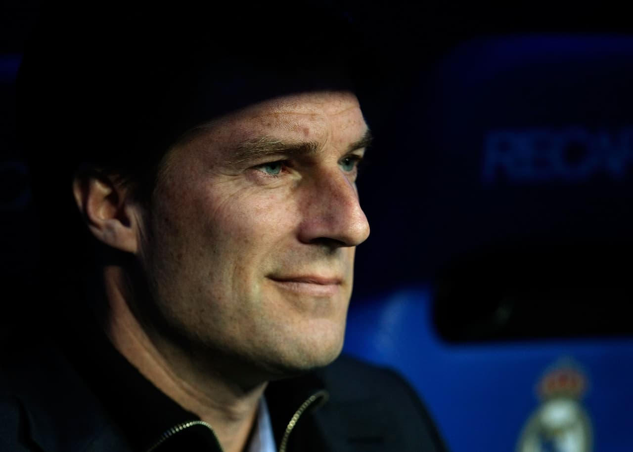 Lo cierto es que Laudrup como jugador de Real Madrid (y sea dicho de paso, del Barcelona) fue brillante en el fútbol español y su credibilidad era una cuota que quería el club blanco.