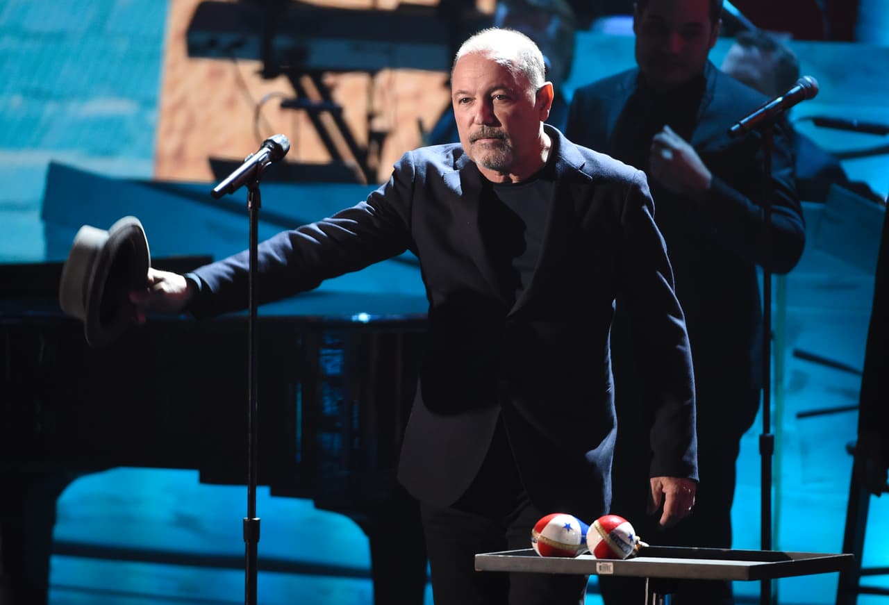 11 años después (1985), Rubén realizó una maestría de derecho en la histórica Universidad de Harvard.