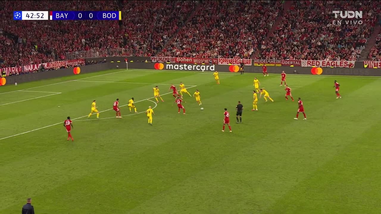 ¡TIRO ATAJADO! disparo por Joshua Kimmich.