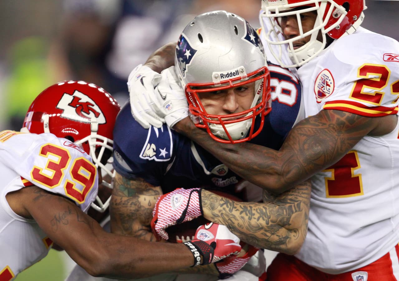 <b>¿Quiénes pueden padecer esta enfermedad?</b>
<br>La ETC está asociada con los golpes repetidos en la cabeza y se ha encontrado en atletas profesionales, veteranos de guerra, boxeadores e incluso personas que lesionan a sí mismas golpeando paredes u otras superficies con la cabeza.