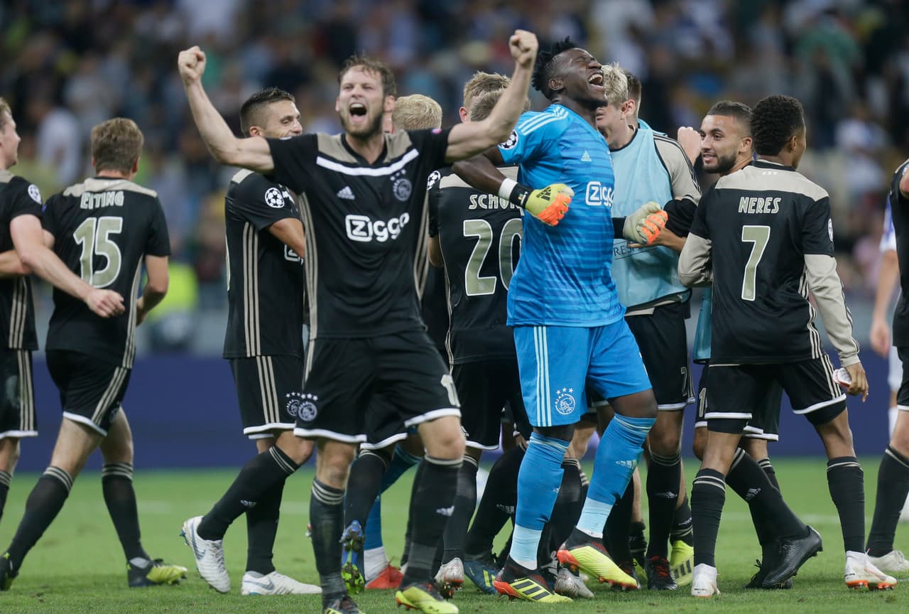 Ajax de Amsterdam se metió en la fase de grupos de la Champions League luego de imponerse en la serie empatar sin goles de visita a Dinamo de Kiev y dejar la serie 3-1 a su favor.
