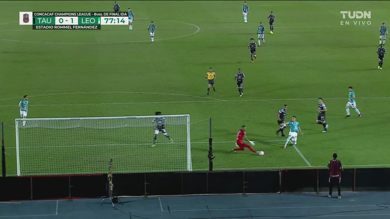 ¡Quiere el segundo! Rubio busca el tanto que liquide el partido