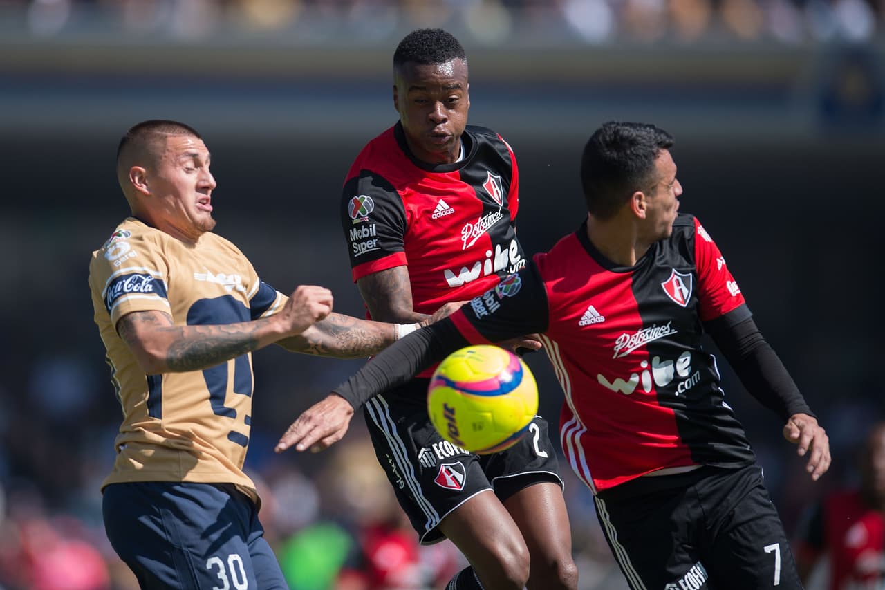 El segundo tiempo no cambió su libreto y los locales fueron mucho más agresivos en el arco rival.