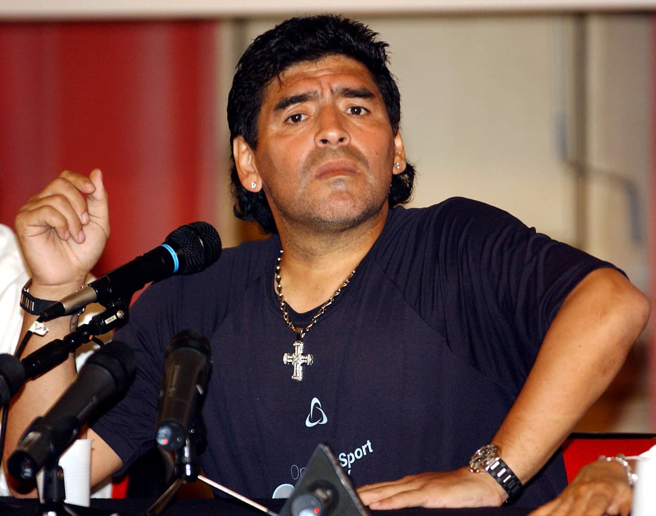 Tras cumplir la sanción, Maradona no quiso volver a Italia, aunque tenía contrato con el Napoli.