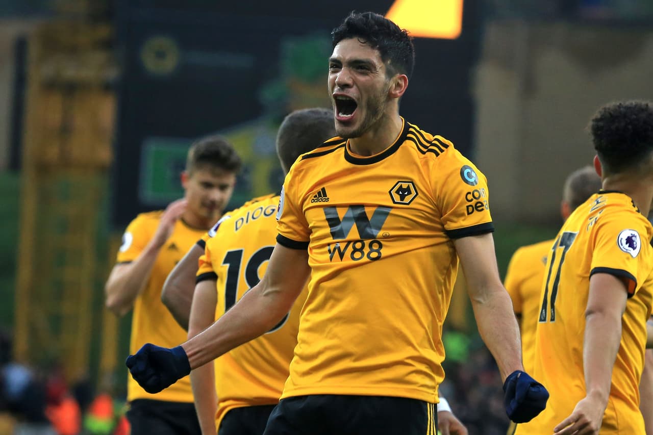 Raúl Jiménez: el delantero viene de ser figura en el triunfo de los Wolves por 2-0 ante Cardiff con un gol y una asistencia, por lo que Nuno Espírituo Santo espera que siga en esa racha el domingo ante el Chelsea.