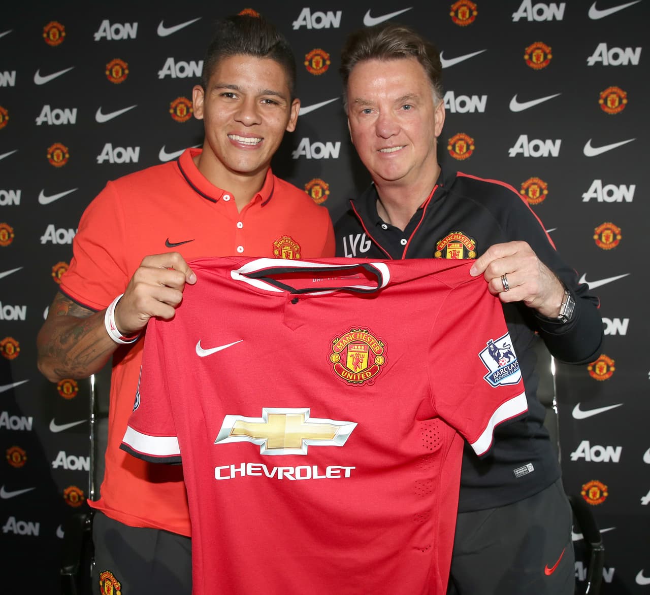 Van Gaal también dio luz verde al fichaje del zaguero argentino Marcos Rojo por 22 millones de dólares, quien venía del Sporting Clube de Portugal.