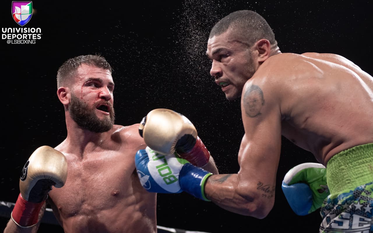 En una pelea emocionante, Caleb Plant logró despojar a José Uzcátegui de su cetro supermedio de la FIB en Los Ángeles tras noquear en dos ocasiones al entonces campeón venezolano.