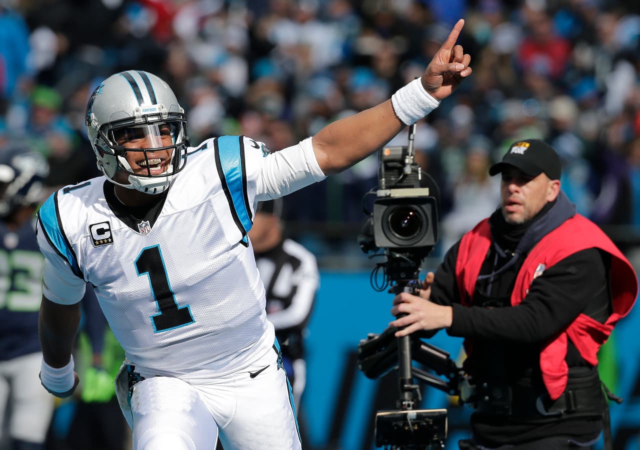 Newton completó 16 de 22 pases para 161 yardas y un pase de TD, sin intercepciones.