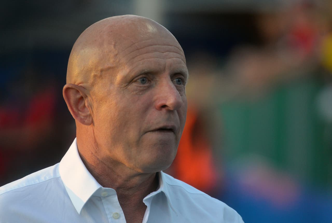 <b>Karel Jarolím, República Checa</b>: Pavel Vrba no consiguió que su selección, teóricamente con opciones, alcanzara los octavos de la Eurocopa de Francia. En un grupo con España, Turquía y Croacia, en el que podría haber sido segundo o uno de los mejores terceros, fue eliminado a las primeras de cambio tras una actuación pobre. Por eso, dejó el cargo tras el torneo y llegó Jarolím, un técnico que conoce el fútbol checo a la perfección.