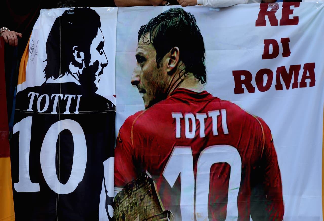 Los aficionados del Liverpool se tomaron las calles de Roma y montaron una gran fiesta en la previa del partido de Champions League entre su equipo y la Loba. Familiares, amigos, recién conocidos, todos se unieron para teñir de rojo la capital italiana.