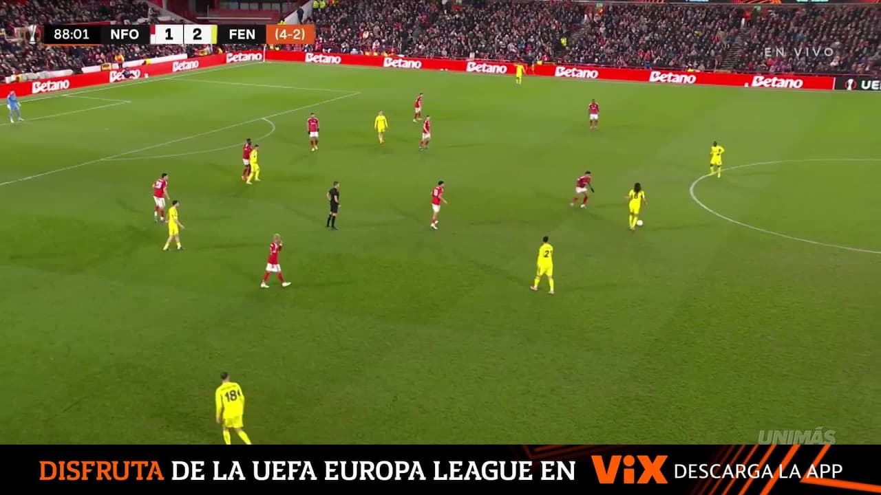 Tarık Çetin gana el mano a mano y evita otro gol del Nottingham Forest