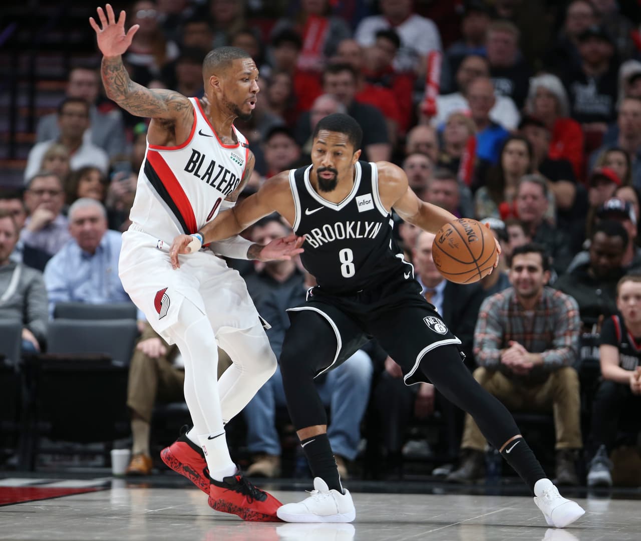 <b>BROOKLYN 144-148 PORTLAND (2OT)</b>. Vaya juego que disputaron esta noche los Nets (38-37) y los Blazers (46-27), que debió resolverse en doble tiempo extra pero que tuvo la amargura de ver la terrible lesión del poste bosnio Jusuf Nurkic, quien probablemente sufrió ua fractura. La imagen fue terrible.