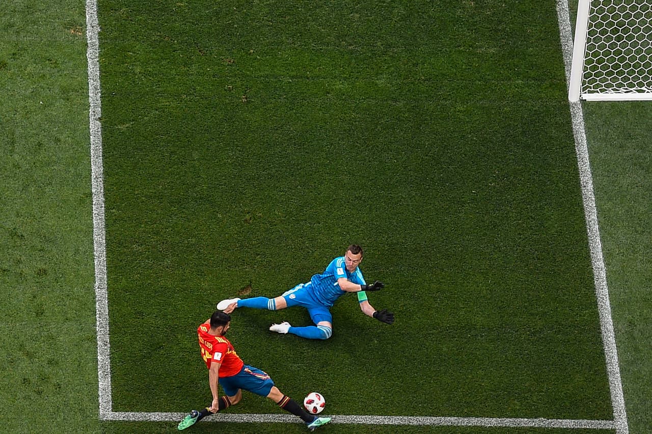 Tras el empate de los locales, la primera gran oportunidad de La Roja la tuvo el delantero del Atlético de Madrid.