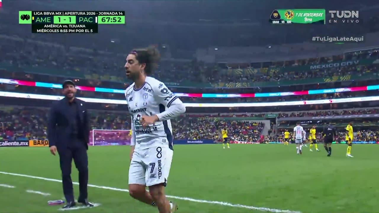 ¿Y ese gesto? Así fue el pique entre Rodolfo Pizarro y su DT, Benjamín Mora