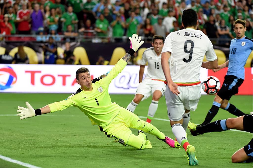 16. Fernando Muslera - Uruguay