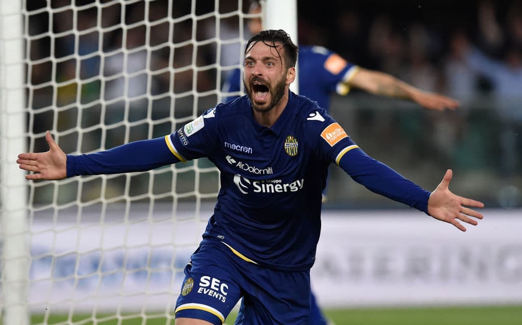 El Hellas Verona estará de regreso en la Serie A italiana para la próxima temporada tras una ausencia de un año y luego de derrotar por 3-0 al Citadella el domingo, en el partido de Vuelta de sus Playoffs por el ascenso para llevarse la victoria por 3-2 en el marcador global.