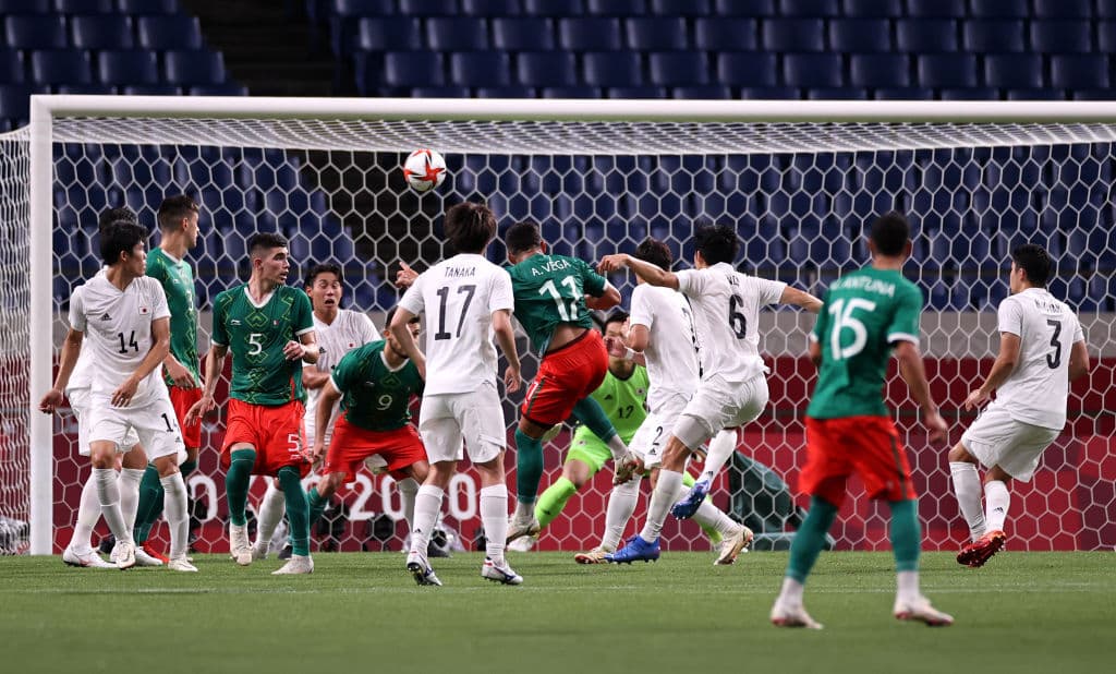 El Tri olímpico se subió al podio de Tokyo 2020 luego de vencer con claridad a Japón en el duelo por la medalla de Bronce y gracias a los goles de Sebastián Córdova, Johan Vázquez y Alexis Vega.