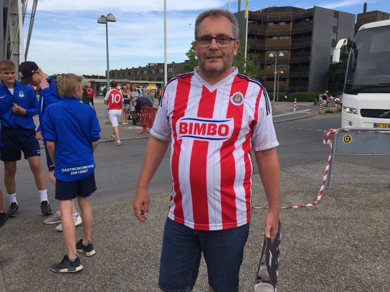 Las aficiones de México y Dinamarca conviven en Copenague previo al último ensayo de ambas selecciones antes de sus debuts en la Copa del Mundo Rusia 2018.