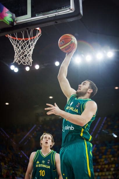 Ingles fue el mejor anotador de los australianos con 17 unidades en el partido.